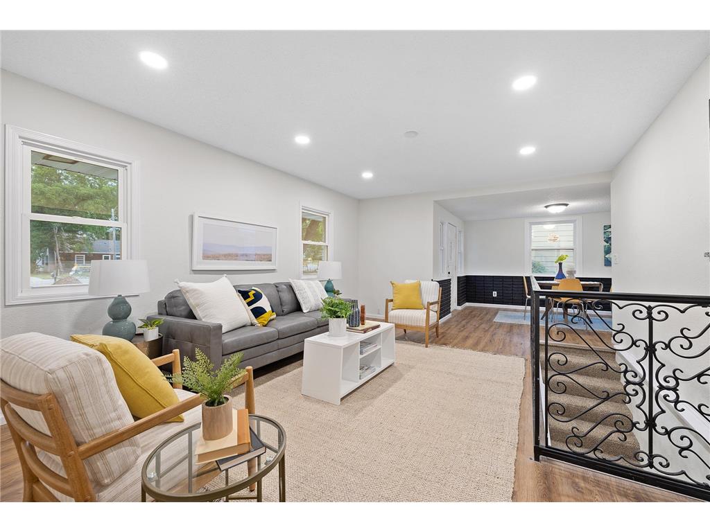 2324 Holloway Avenue E Maplewood MN 55109 6376937 image1