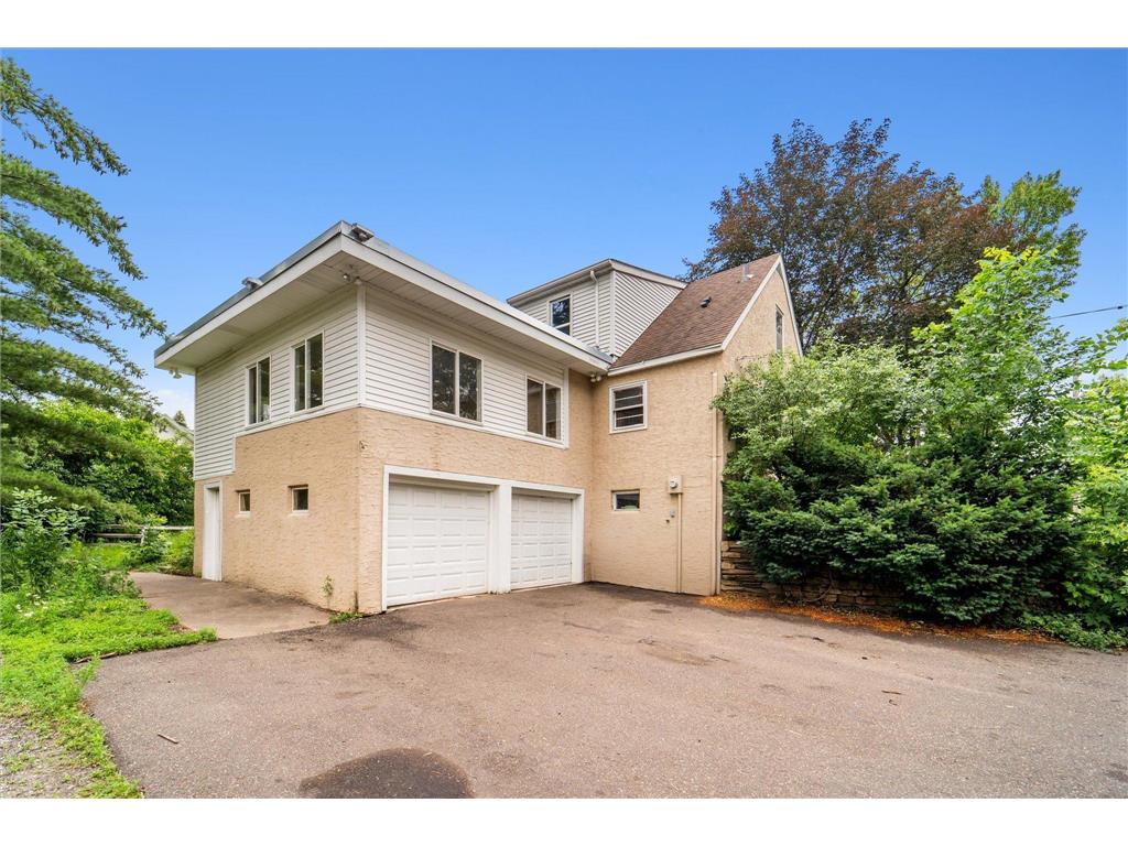 2325 15th Avenue E, North Saint Paul, MN, 55109 | MLS: 6571293 | Edina