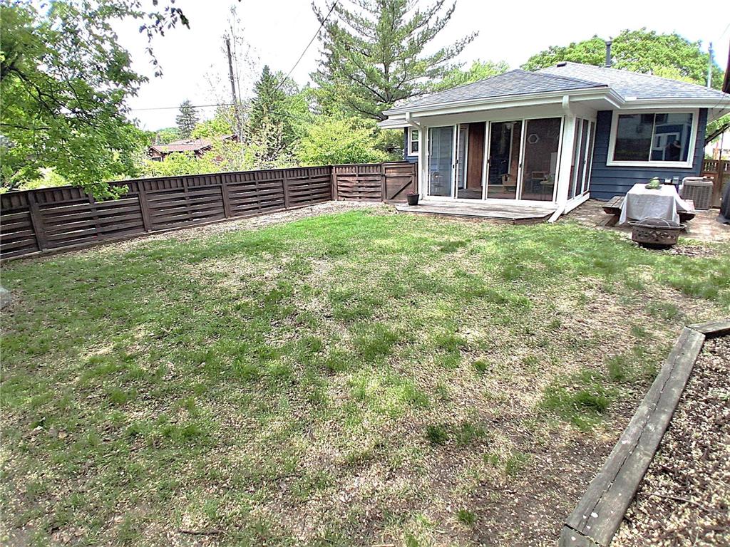 2327 Laurel Avenue W Minneapolis MN 55405 7058036 image29
