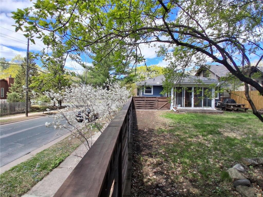 2327 Laurel Avenue W Minneapolis MN 55405 7058036 image4