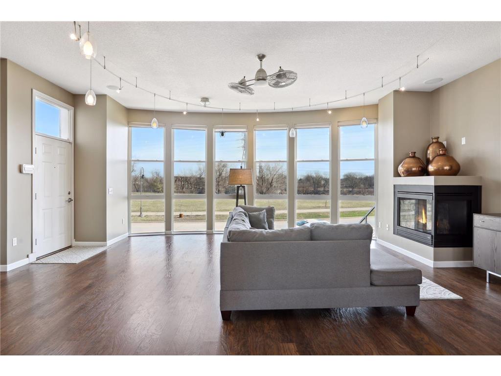 2327 River Pointe Circle #2327 Minneapolis MN 55411 - Mississippi 6355000 image1