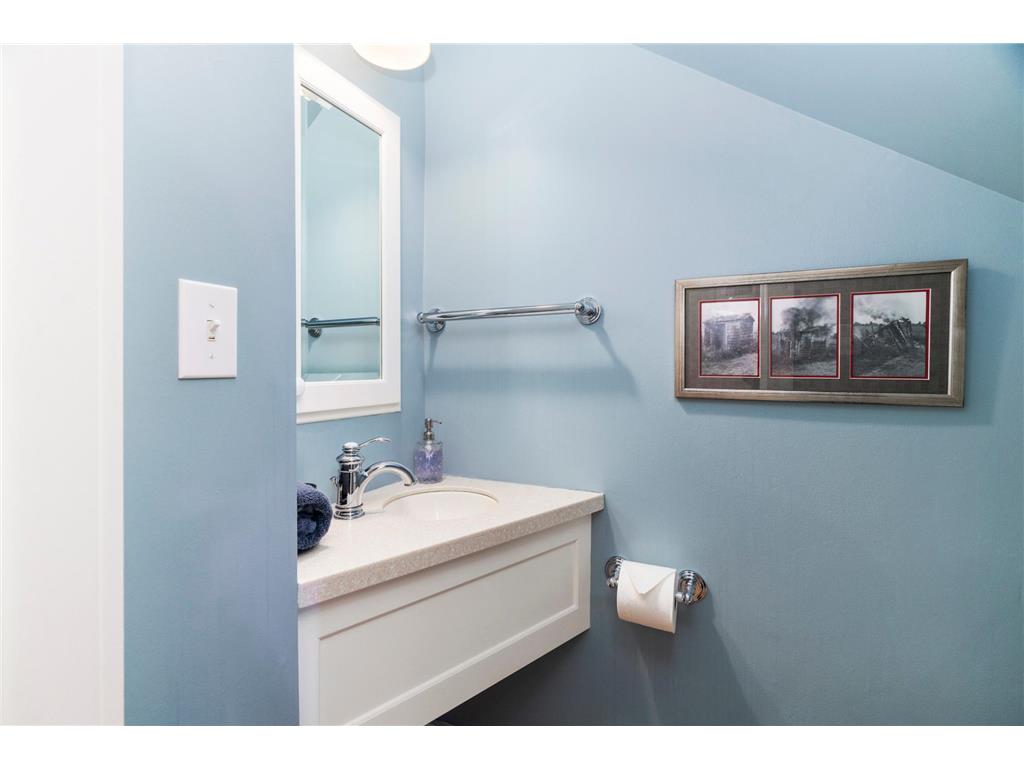 2328 E 3rd Street Duluth MN 55812 6821884 image35