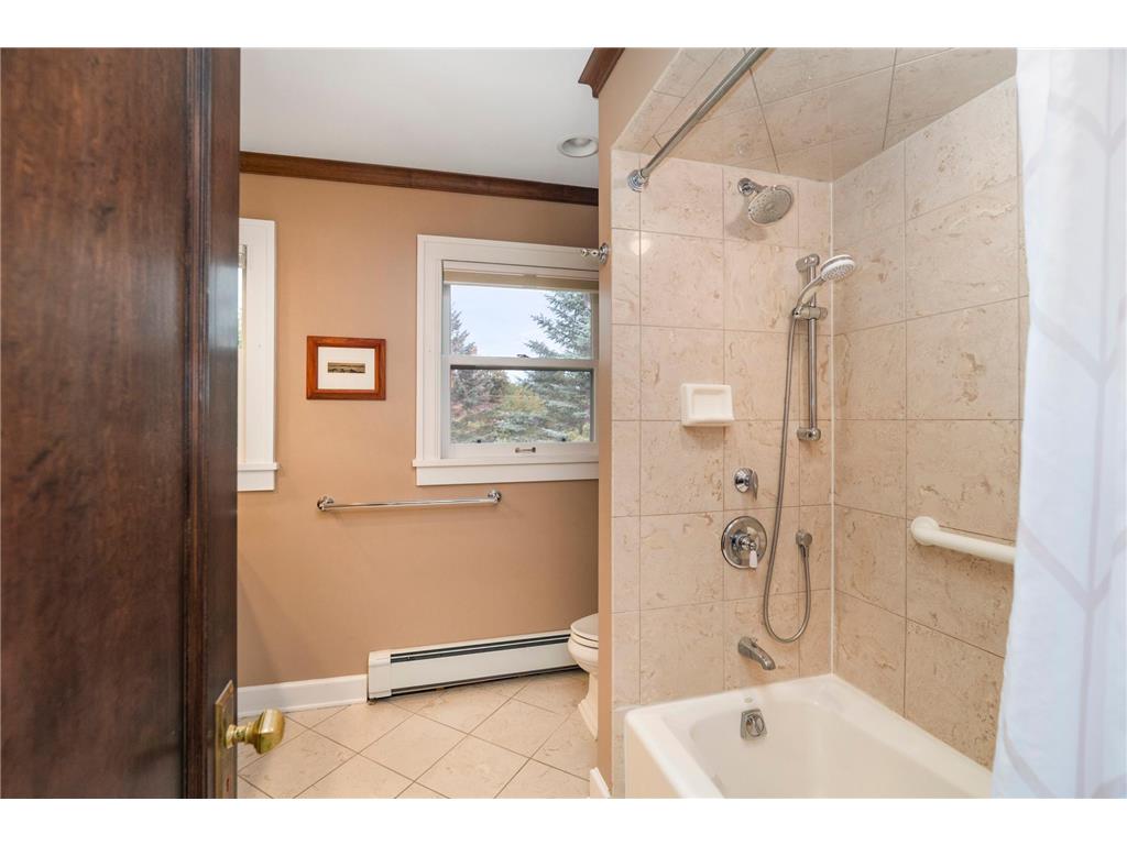 2328 E 3rd Street Duluth MN 55812 6821884 image52