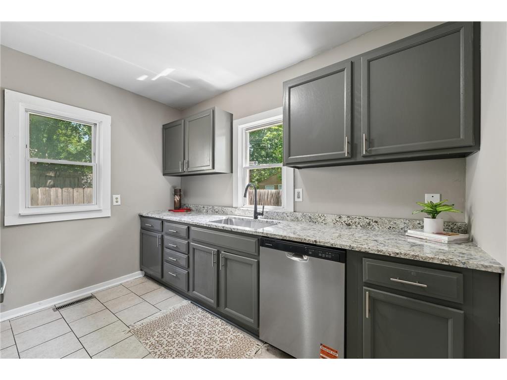 2328 Sheridan Avenue N Minneapolis MN 55411 7082364 image6