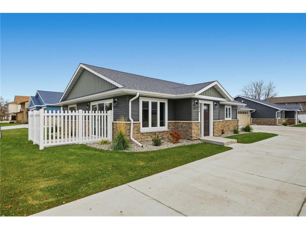 2330 30 Avenue S Fargo ND 58104 7044295 image2