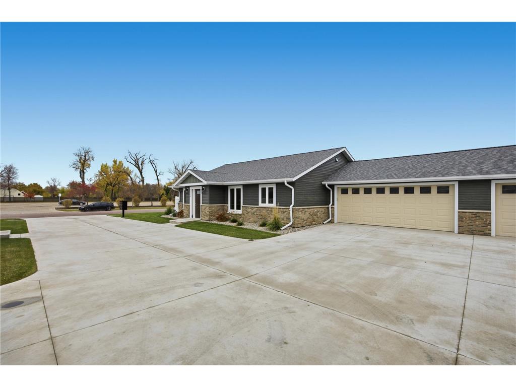 2330 30 Avenue S Fargo ND 58104 7044295 image3