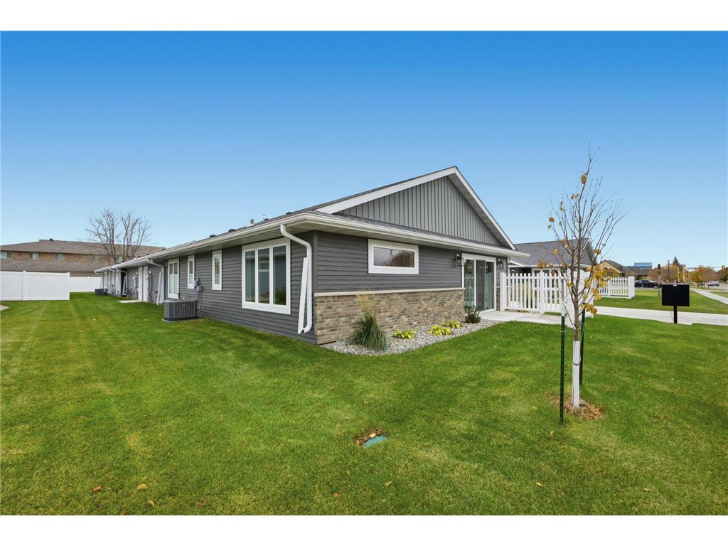 2330 30 Avenue S Fargo ND 58104 7044295 image4