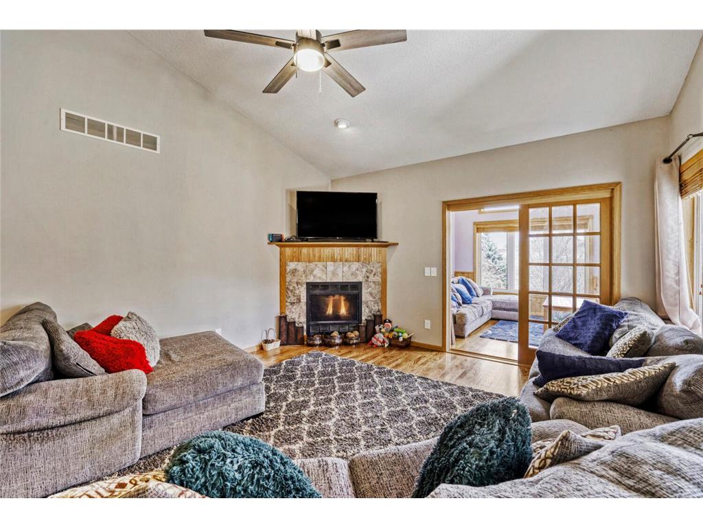 2334 Manuela Drive Chaska MN 55318 7070005 image4