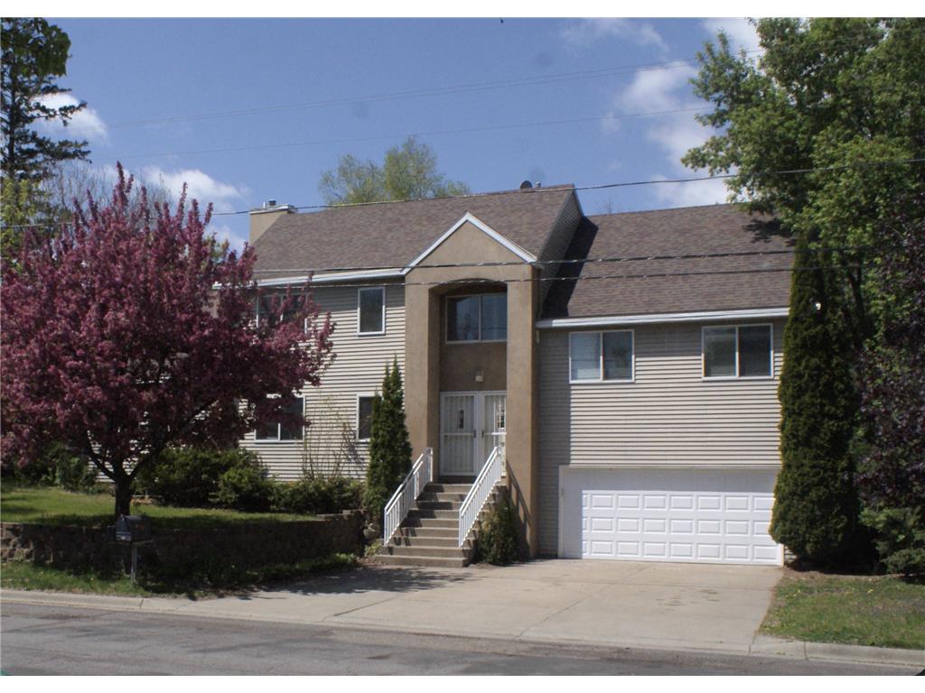 2339 Roselawn Avenue W Roseville MN 55113 - Walsh 7088051 image1