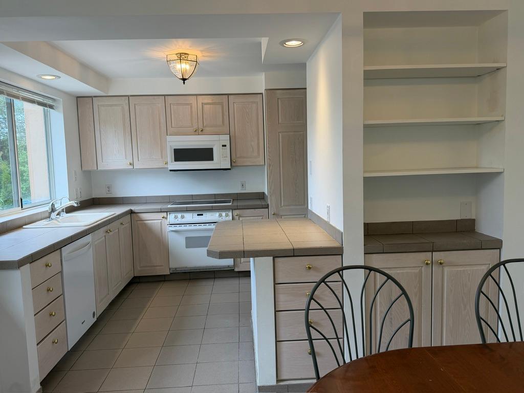 2339 Roselawn Avenue W Roseville MN 55113 - Walsh 7088051 image3