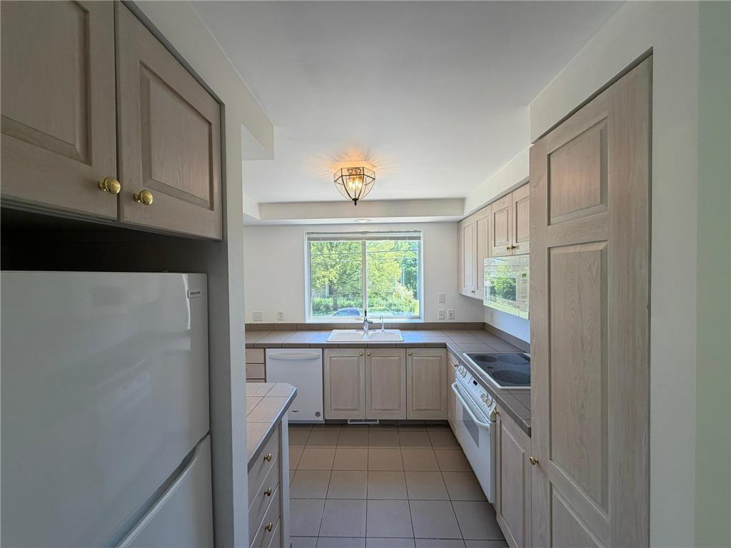 2339 Roselawn Avenue W Roseville MN 55113 - Walsh 7088051 image4