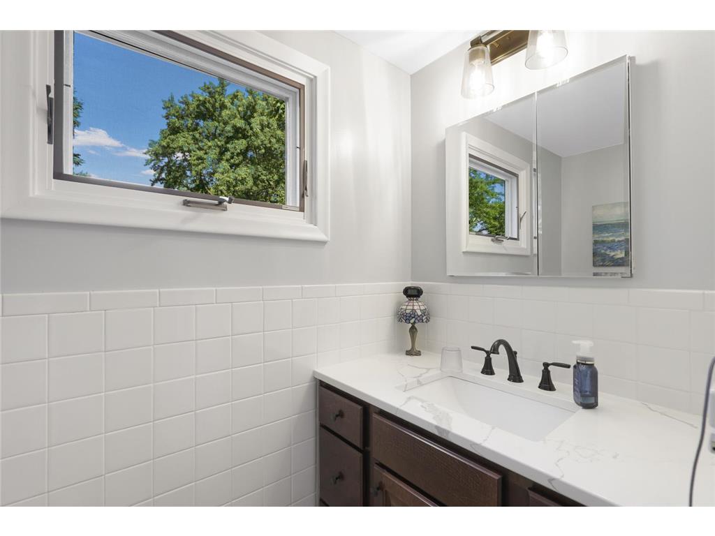 2340 Skyline Drive Bloomington MN 55425 7098750 image20