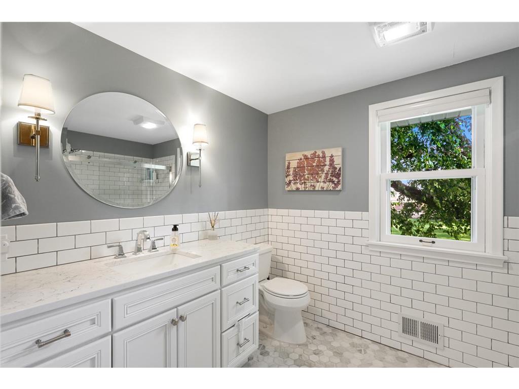 2340 Skyline Drive Bloomington MN 55425 7098750 image24