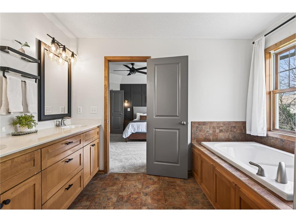 2344 Fieldstone Curve Woodbury MN 55129 7058772 image29