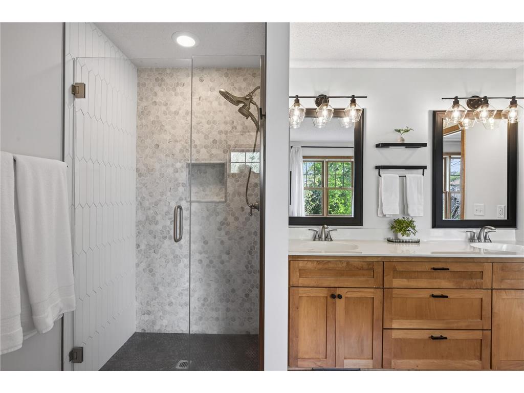 2344 Fieldstone Curve Woodbury MN 55129 7058772 image30