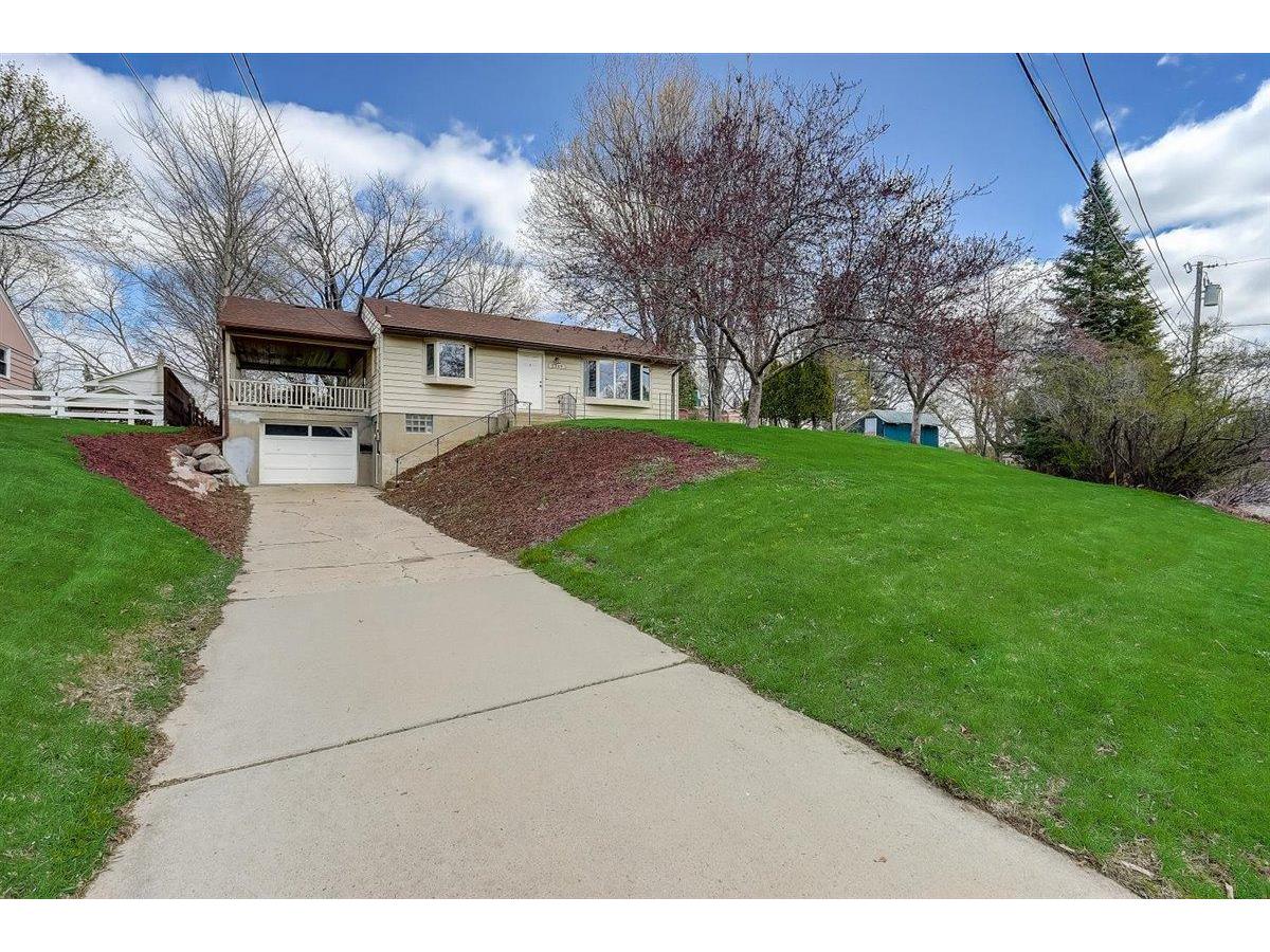 2349 Summer Street, Lauderdale, MN 55113 MLS 5742895 Edina Realty