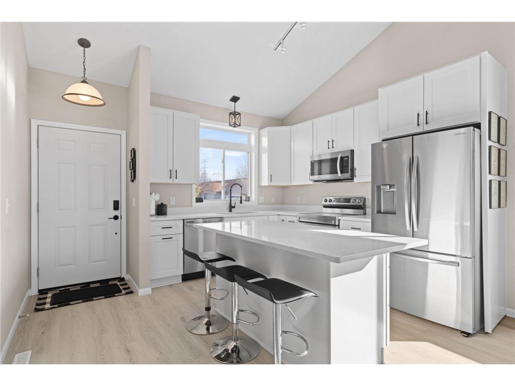 2350 Downing Avenue Shakopee MN 55379 7025350 image1