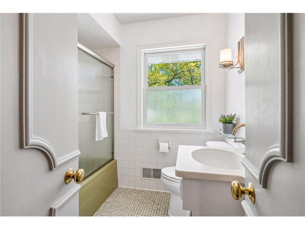 2350 Wells Wood Curve Bloomington MN 55431 7093529 image18