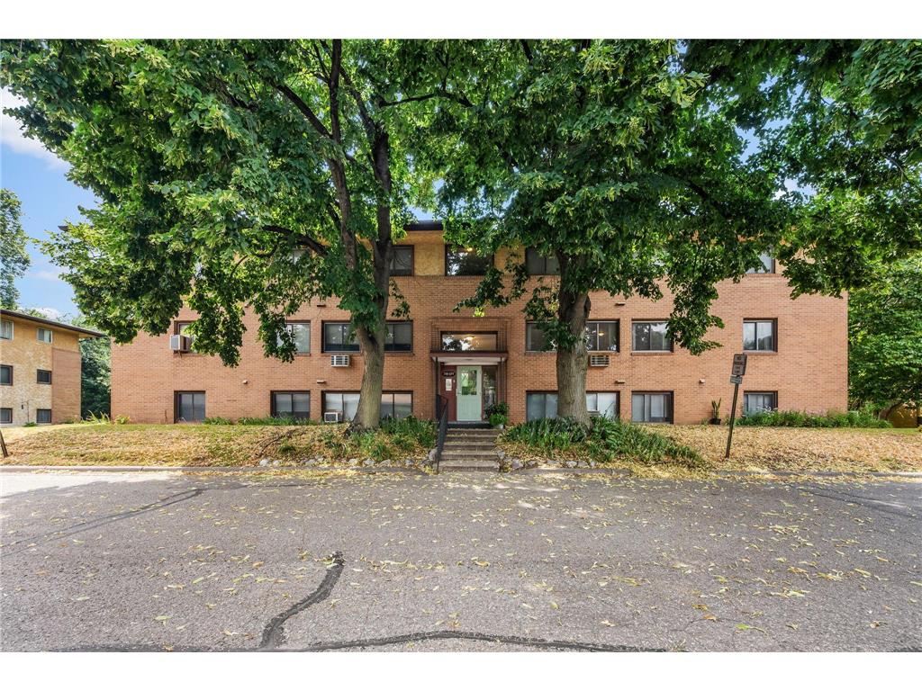 2365 Unity Avenue N Golden Valley MN 55422 7110611 image1