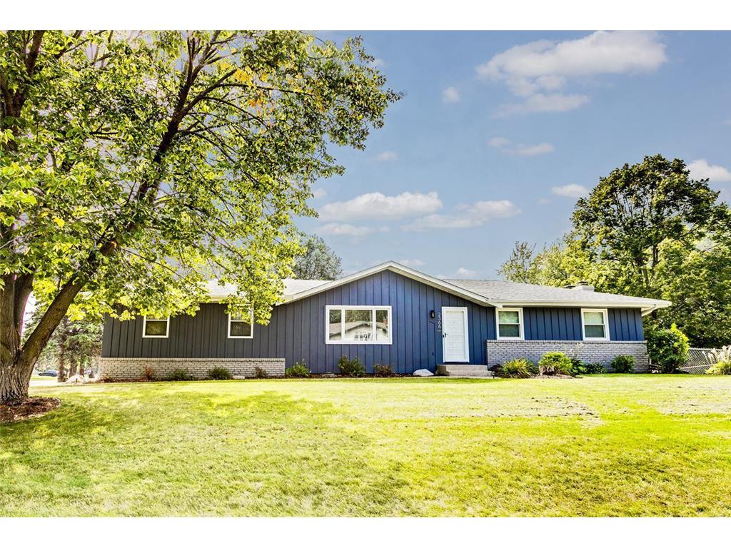 2366 Maple Lane E, Maplewood, MN 55109 MLS 6464576 Edina Realty