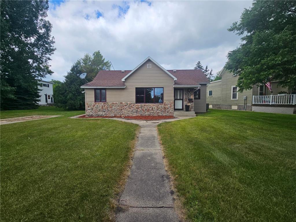237 E Nelson Avenue Warren MN 56762 7103565 image1