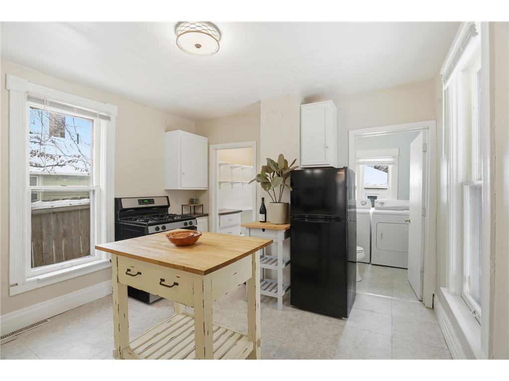 237 Page Street E Saint Paul MN 55107 6824234 image9