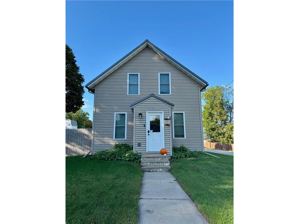 237 W 14th St Saint Charles MN 55972 6793545 image1