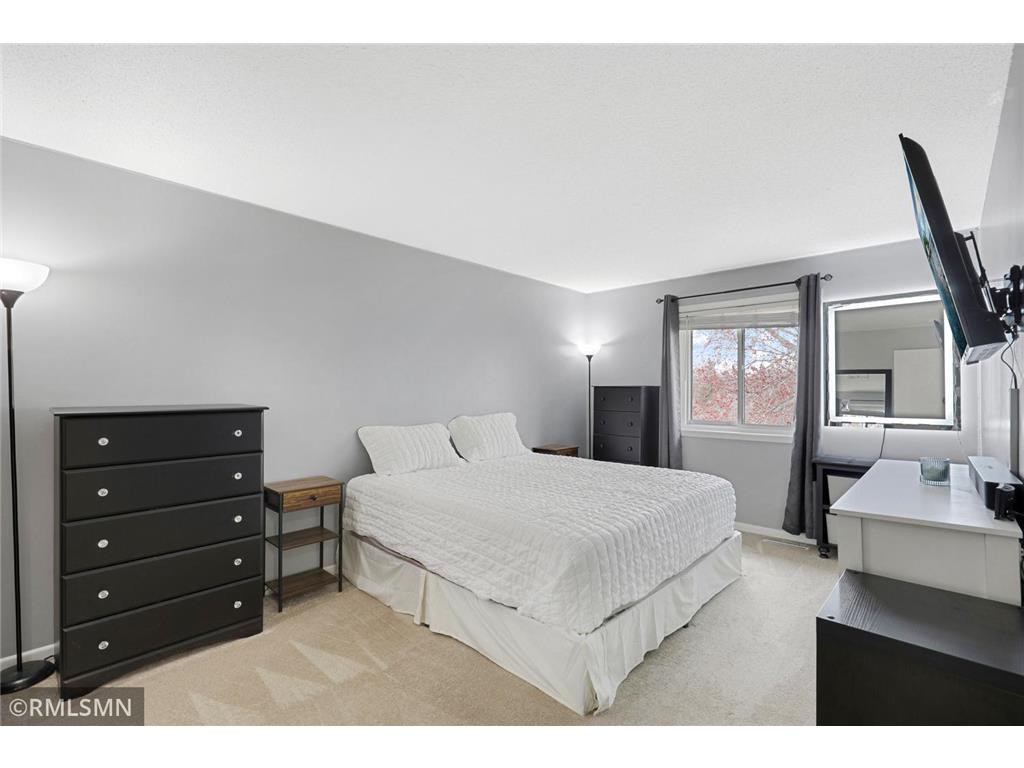 2377 Grenadier Avenue N Oakdale MN 55128 7054582 image14