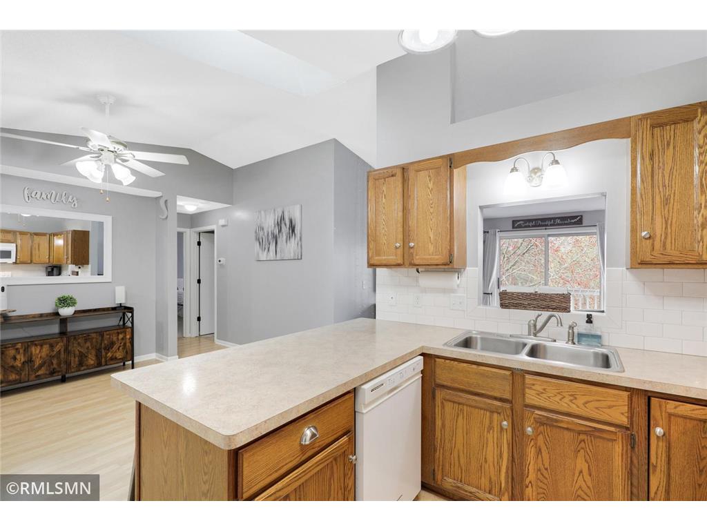 2377 Grenadier Avenue N Oakdale MN 55128 7054582 image6