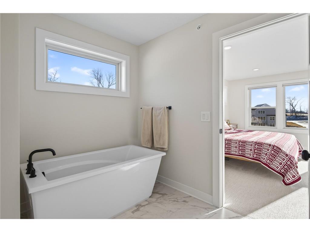 2388 Laurie Court Roseville MN 55113 7053935 image11