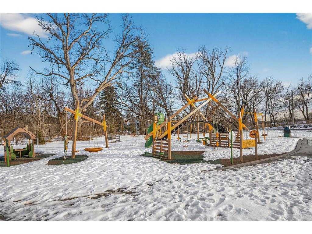 2388 Laurie Court Roseville MN 55113 7053935 image49
