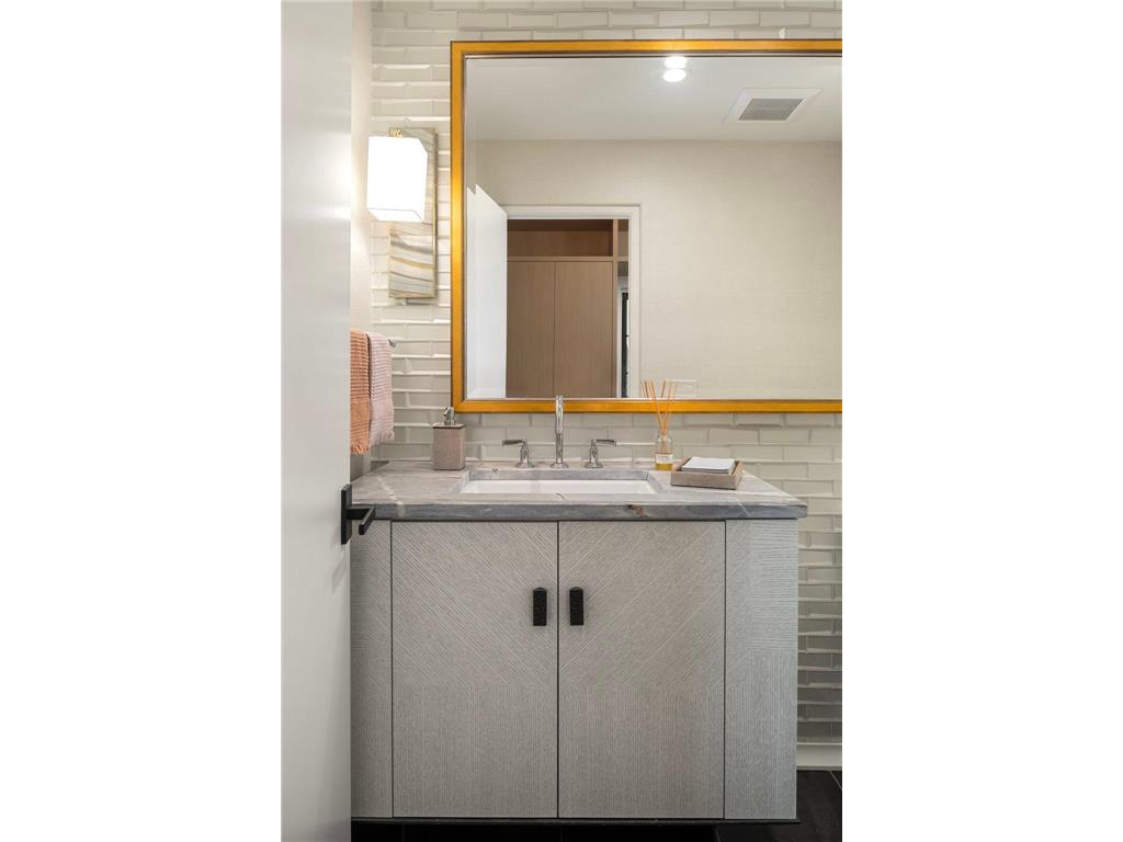 2388 W Lake Of The Isles Parkway Minneapolis MN 55405 - Lake of the Isles 6558111 image40