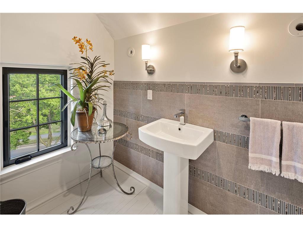 2388 W Lake Of The Isles Parkway Minneapolis MN 55405 - Lake of the Isles 6558111 image46