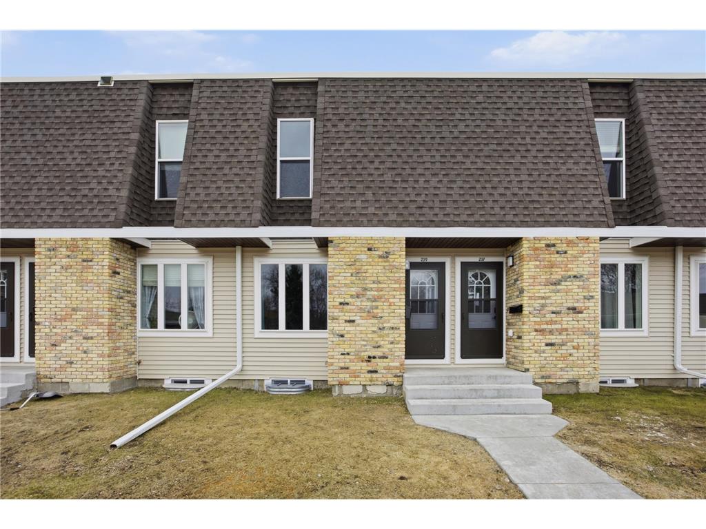 239 12 1/2 Avenue E West Fargo ND 58078 7058726 image1