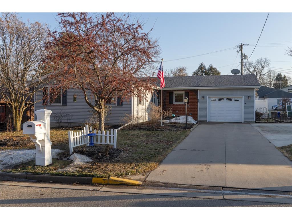 239 W Kinne Street Ellsworth WI 54011 7059319 image1