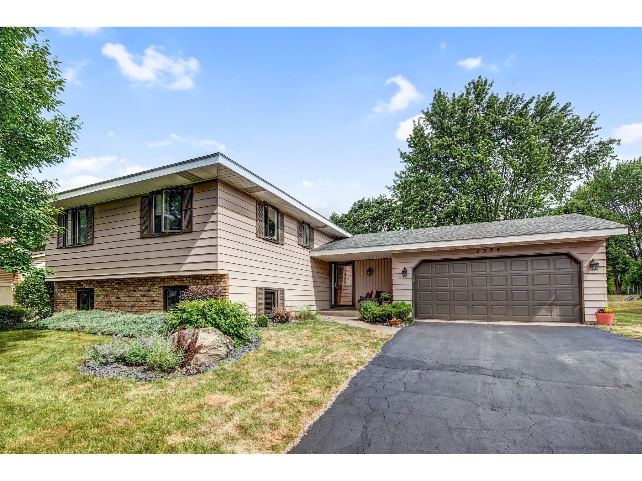 2395 Standridge Avenue, Maplewood, MN 55109 MLS 6005177 Edina Realty