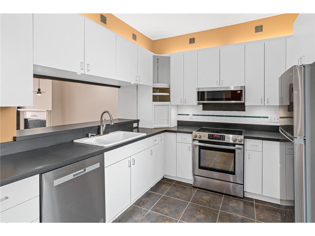 240 1/2 Western Avenue S #G2 Saint Paul MN 55102 7039431 image7