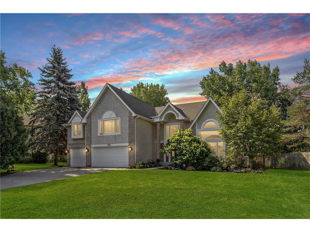 240 Cottonwood Drive Vadnais Heights MN 55127 7053076 image1