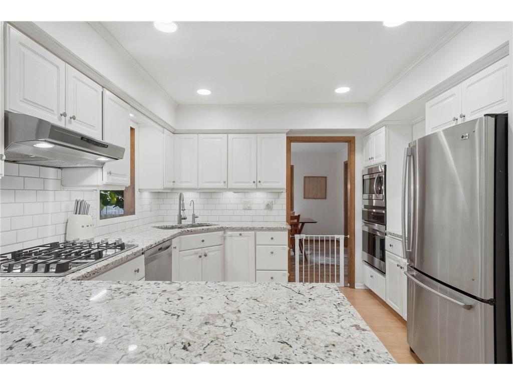 2400 Cavell Avenue N Golden Valley MN 55427 7077827 image15