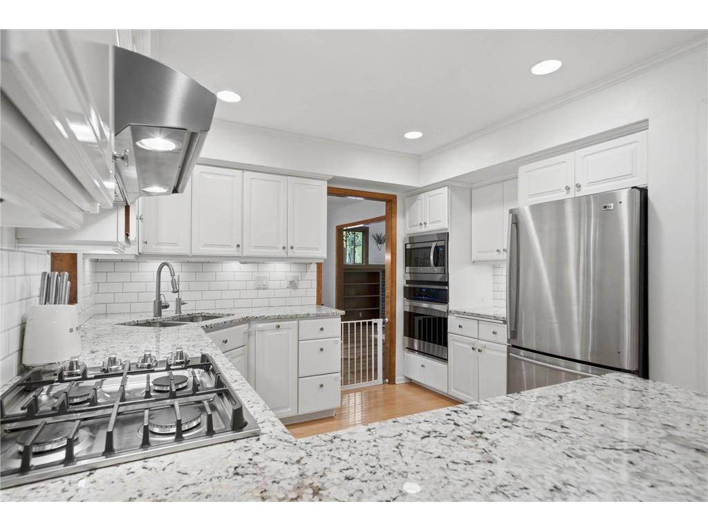 2400 Cavell Avenue N Golden Valley MN 55427 7077827 image16