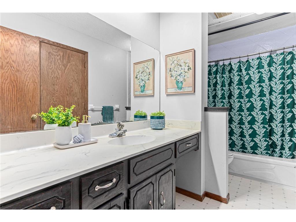 2400 E 125th Street Burnsville MN 55337 6774264 image16