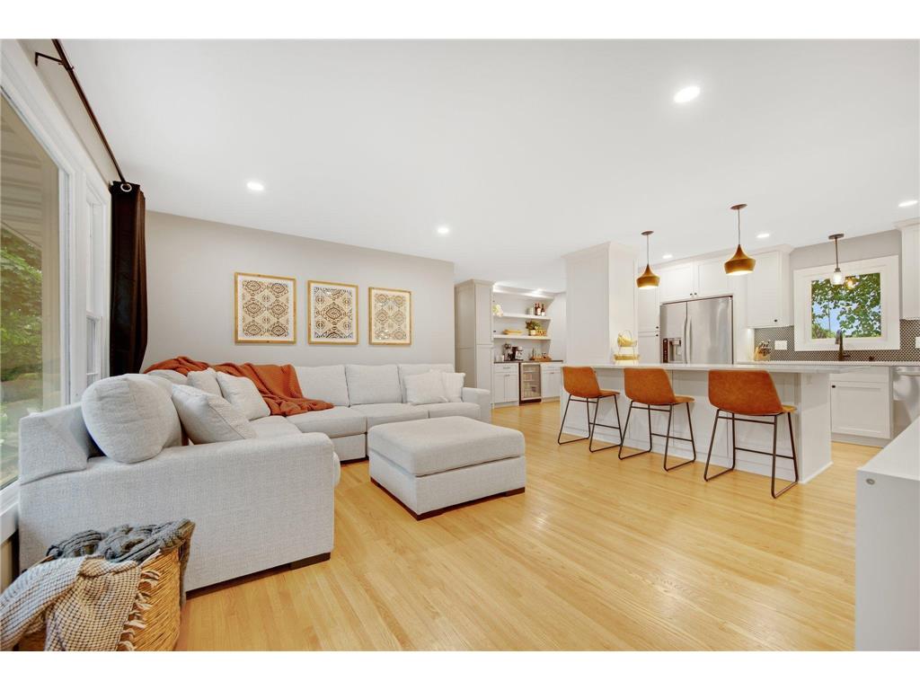 2400 Oakwood Drive Burnsville MN 55306 6723183 image1