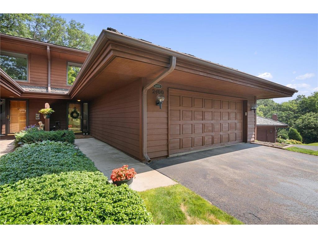 2400 Robin Oak Ridge, MN, 55305 MLS 6537006 Edina Realty