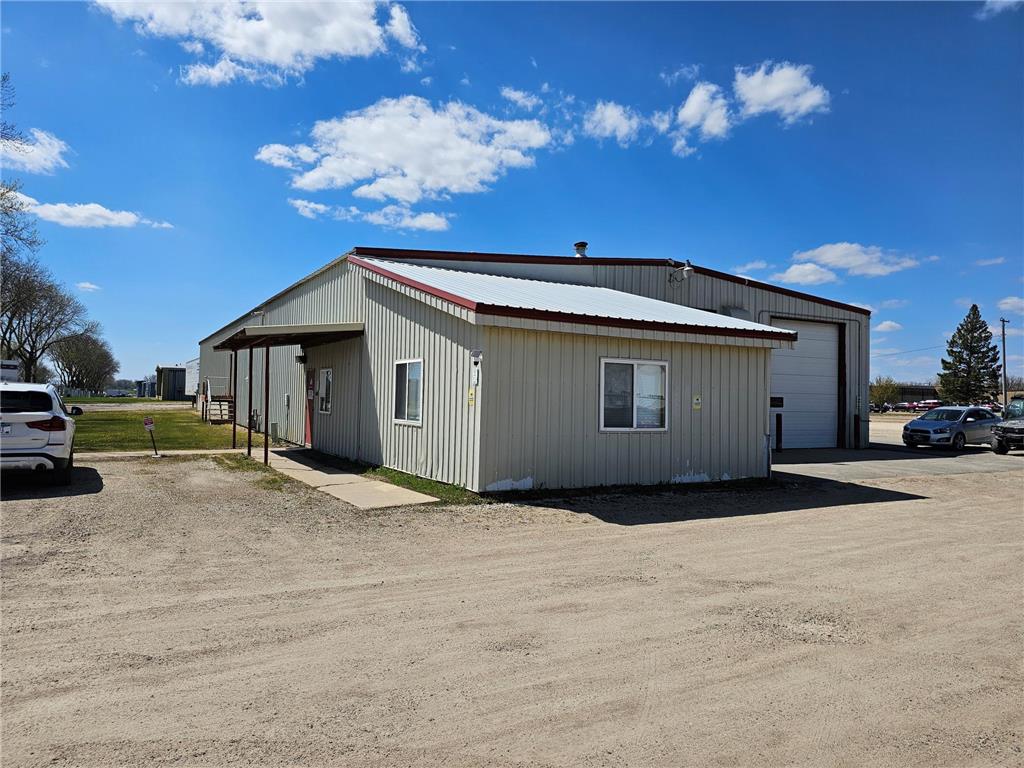 2400 Trott Avenue SW Willmar MN 56201 7073425 image1