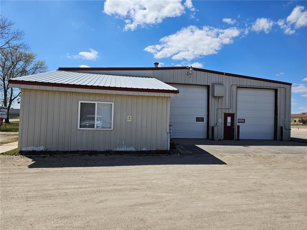 2400 Trott Avenue SW Willmar MN 56201 7073425 image3