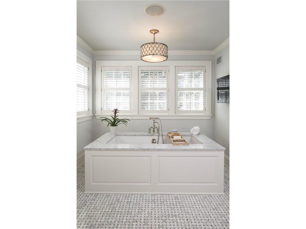 2400 W Lake Of The Isles Parkway Minneapolis MN 55405 - Lake of the Isles 6775659 image32