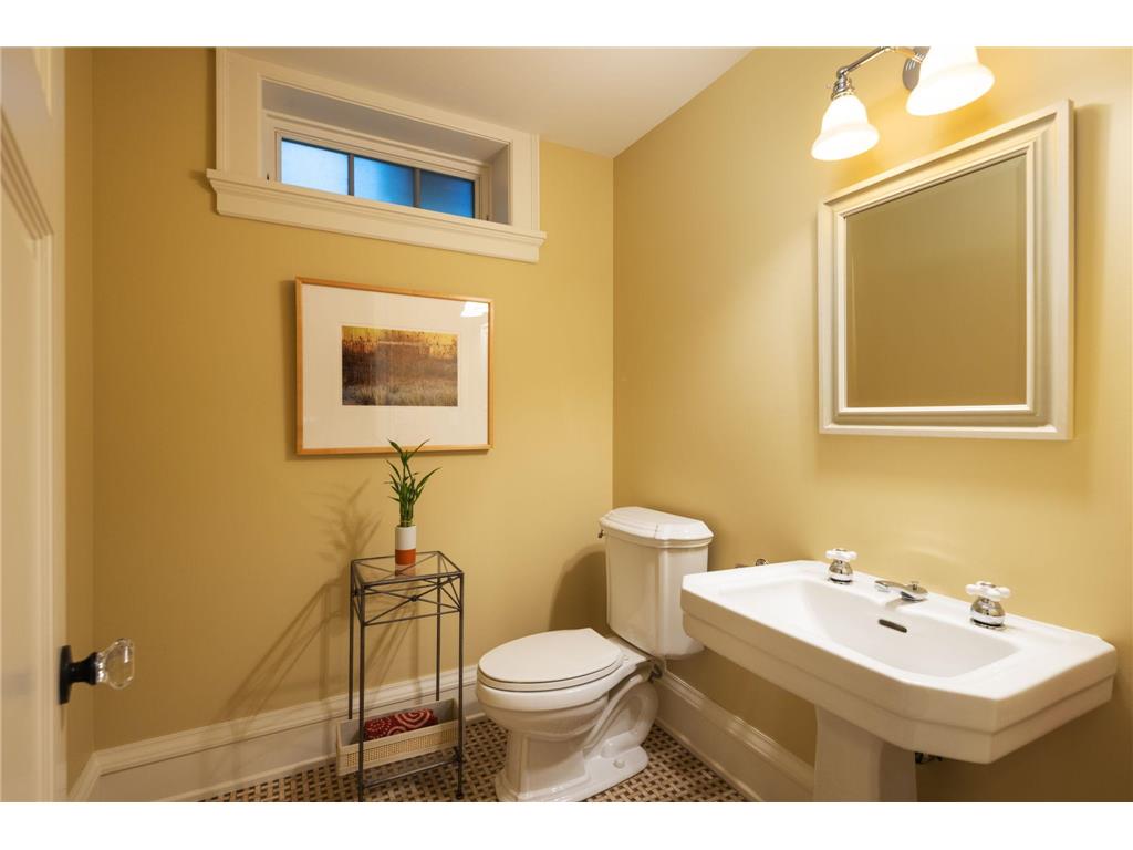 2400 W Lake Of The Isles Parkway Minneapolis MN 55405 - Lake of the Isles 6775659 image47