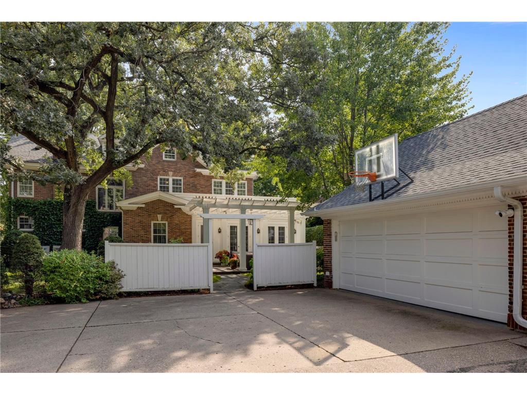 2400 W Lake Of The Isles Parkway Minneapolis MN 55405 - Lake of the Isles 6775659 image54