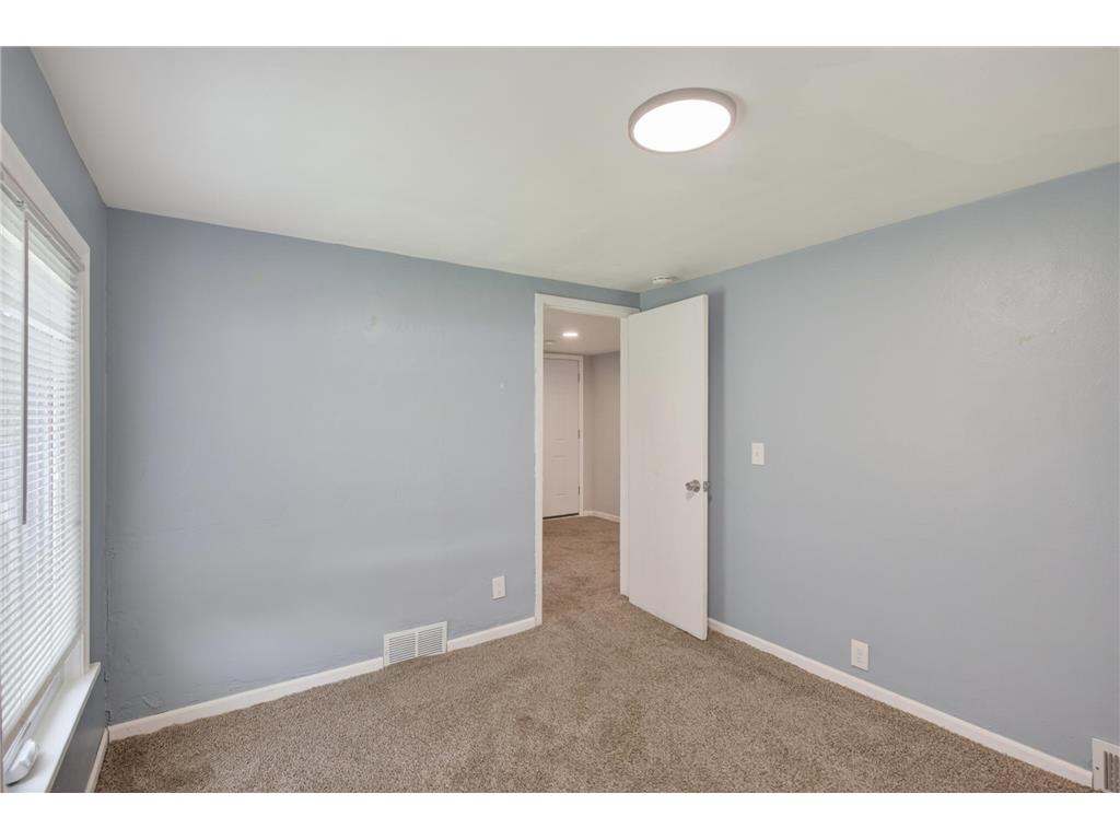 2401 14th Avenue E North Saint Paul MN 55109 7081554 image14