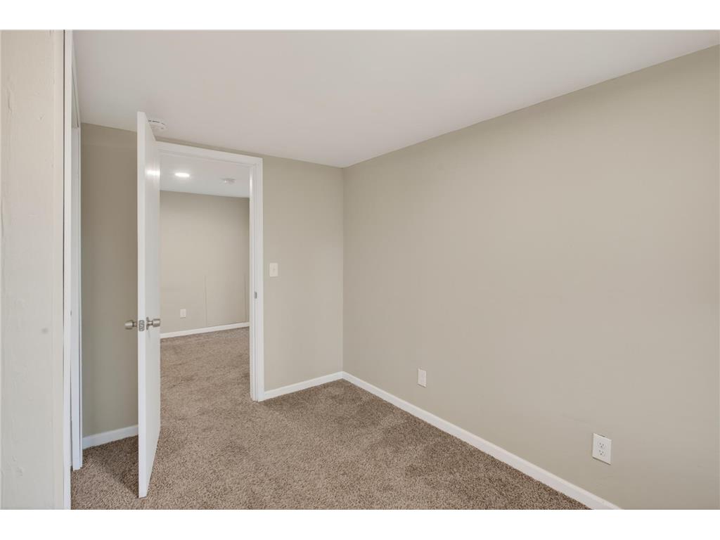 2401 14th Avenue E North Saint Paul MN 55109 7081554 image16
